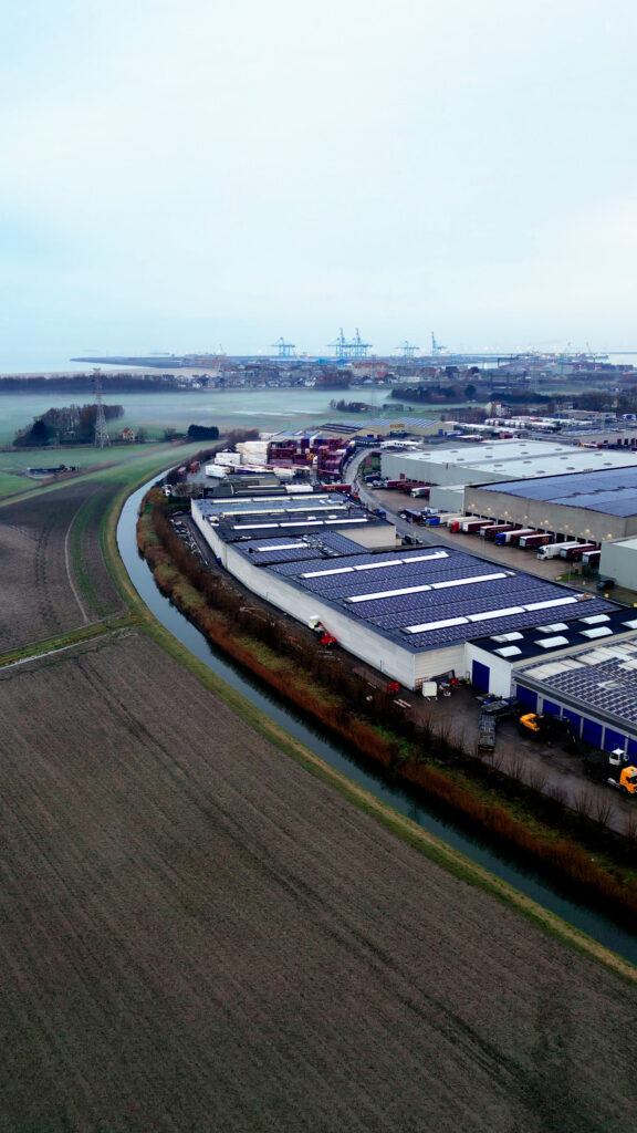 Industriegebouw in Zeebrugge met meer dan 10000 m2 EPDM-dakafdichting